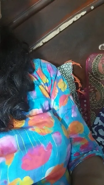 2 girl available