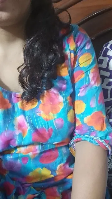 2 girl available