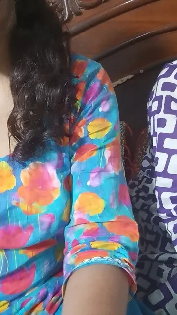 2 girl available